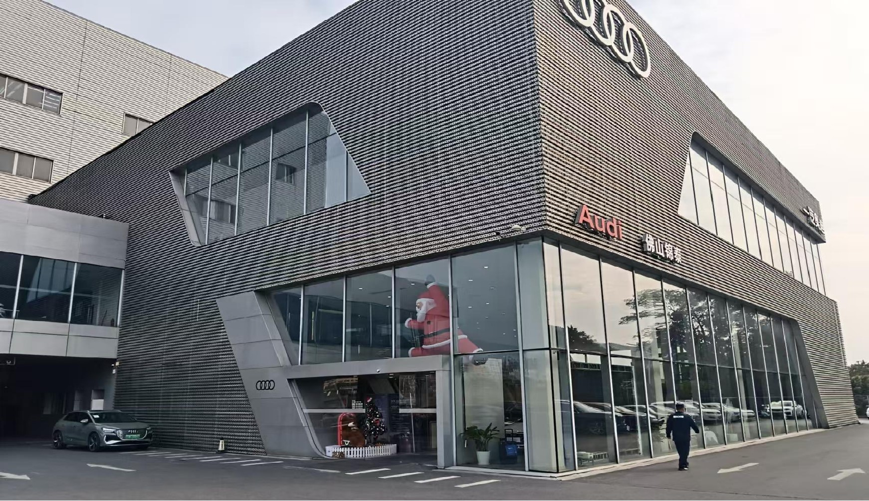 South China Audi 4S store launched the YAGU electric suction door annual Hui activity